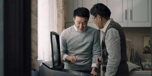 超宽投入口，便于轻松取放衣物。即便如毛毯、被单等大物件也能轻松放入。而高抬桶的设计，让老年人不用弯腰就可以轻松取出衣物。