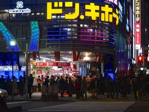 靠倒卖积压品起家，从60平米小店到开店300家