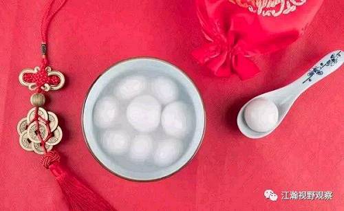 但是，借助这次春节逃离北上广的时机，我们倒是可以好好的审视一下，我们所生活的城市，为什么让我们又爱又恨，却又是中国不离不弃，无论走了多远，最终却还是要回到北上广这个让我们难以割舍的地方。